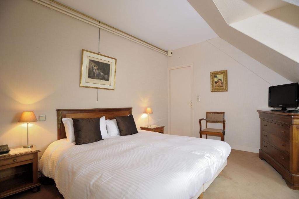 Hotel Logis Le Relais De La Poste Neuvéglise Exteriér fotografie